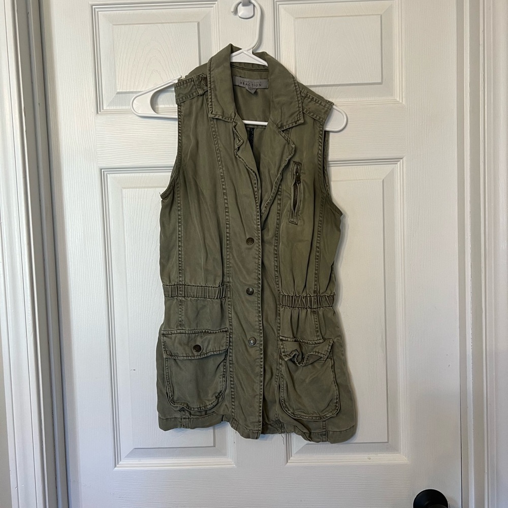 Kenneth Cole Reaction Olive vest size small